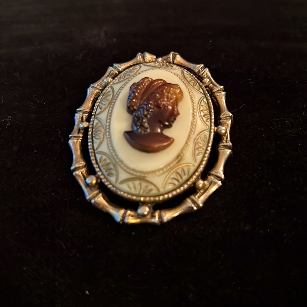 Cameo amber and cream silhouette vintage